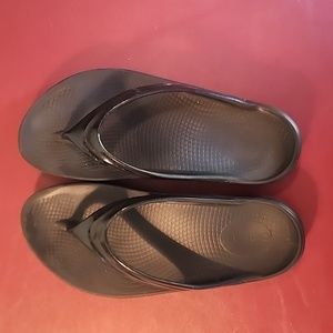 Oofos womens flip-flop
